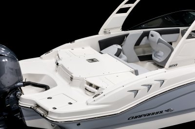 Chaparral 21 SSi OB Ski & Fish rear casting deck. 