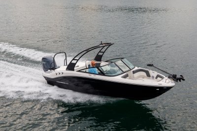 Chaparral 21 SSi OB Ski & Fish with one passenger on a lake front starboard view. 