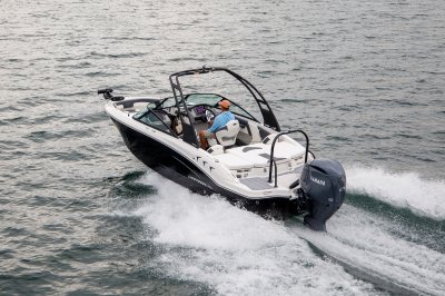 Chaparral 21 SSi OB Ski & Fish with one passenger on a lake rear port view. 
