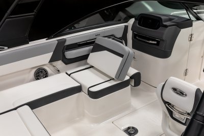 Chaparral SSX 4 port seat in aft facing position 
